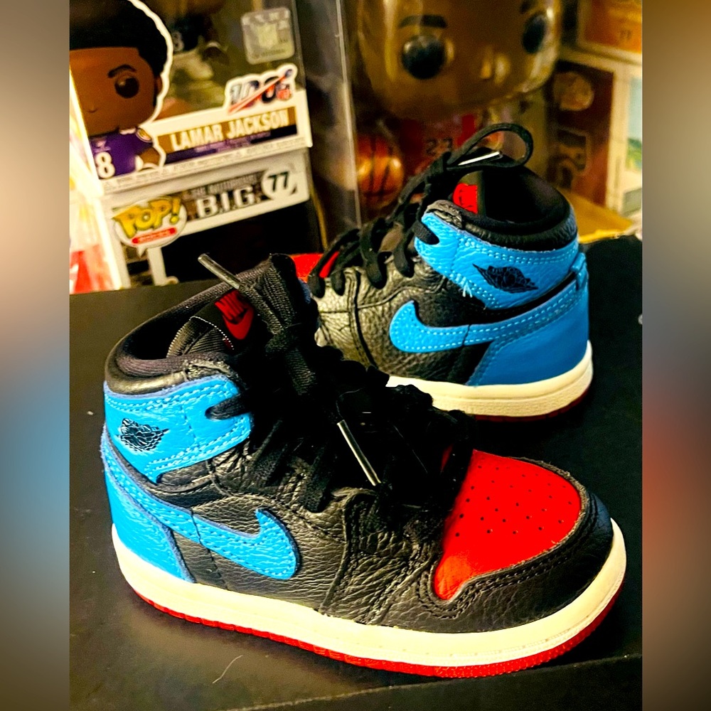 ✨SOLD✨ Air Jordan 1 Retro High OG ‘NC to Chi' (Black/Blue/Red), TD size 7C.